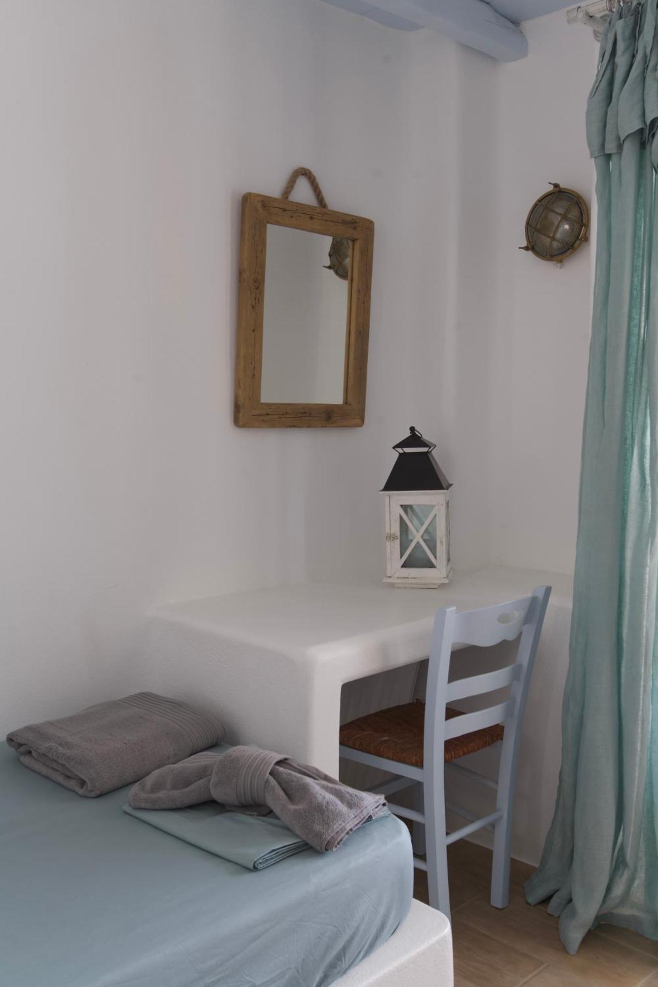 Villa Rossi Paros Luxury Apartments And Suites Drios Room photo