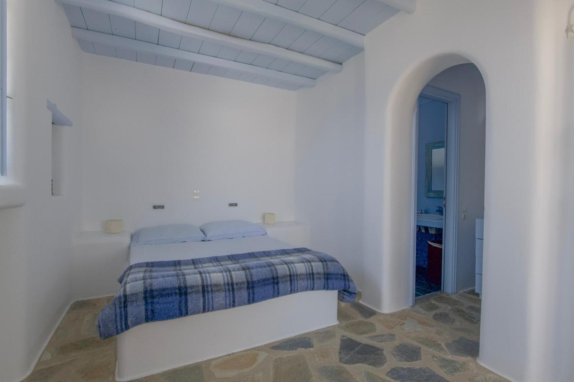 Villa Rossi Paros Luxury Apartments And Suites Drios Room photo